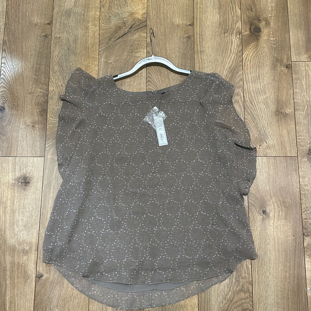 Apt 9 top